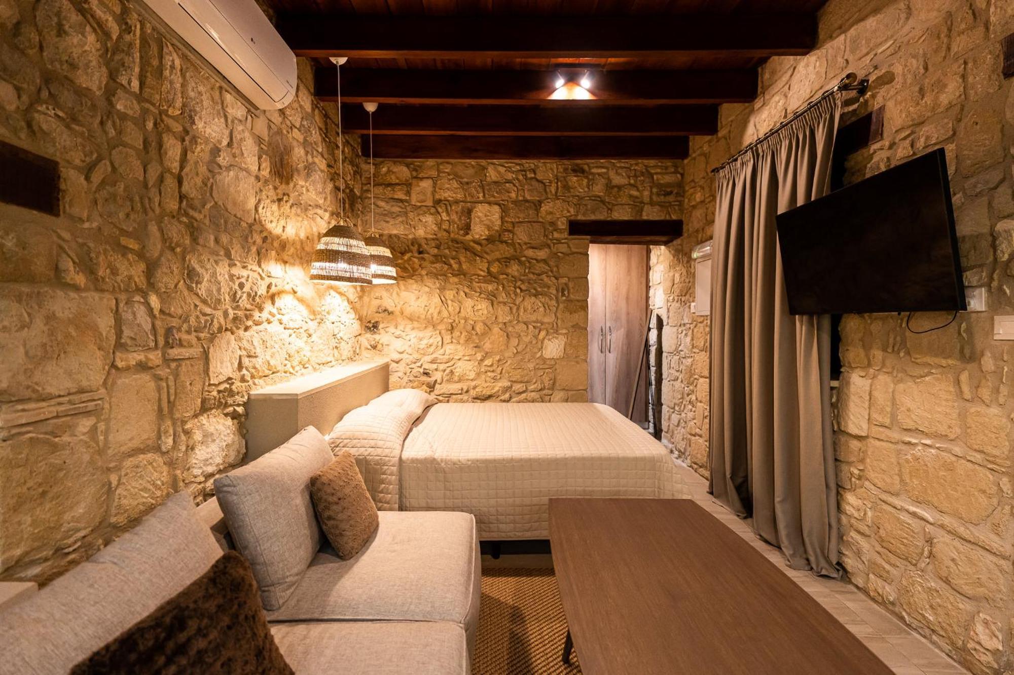 Harma Traditional Boutique Suites Πάφος Δωμάτιο φωτογραφία